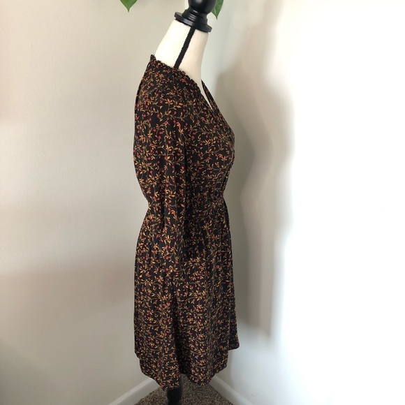 Old Navy Floral V-Neck Midi Dress - Picture 3 of 11